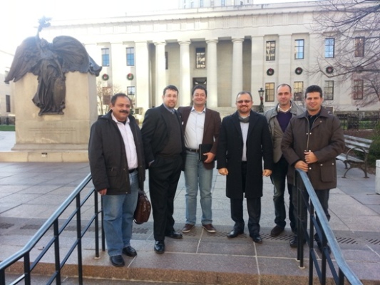 João Salame e comitiva em frente ao Palácio do Governo de Ohio, na capital Columbus.