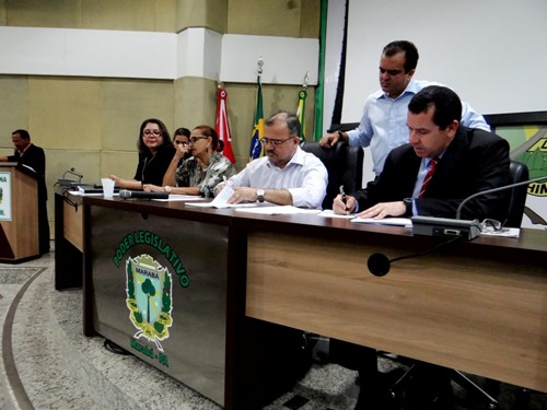  A assinatura do convênio com a prefeitura da cidade aconteceu na Câmara Municipal e contou com a presença do prefeito João Salame, de vereadores, representantes do Tribunal de Justiça e Ministério Público do Estado, e internos que farão parte do projeto.