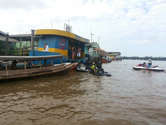 Abastecendo em Vila Maiauatá