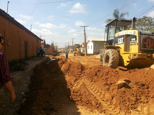 Na maior área de ocupação de Marabá, a rua Alfredo Monção foi a primeira a receber drenagem. Depois vem a rua Cuiabá, ambas preparadas para pavimentação.