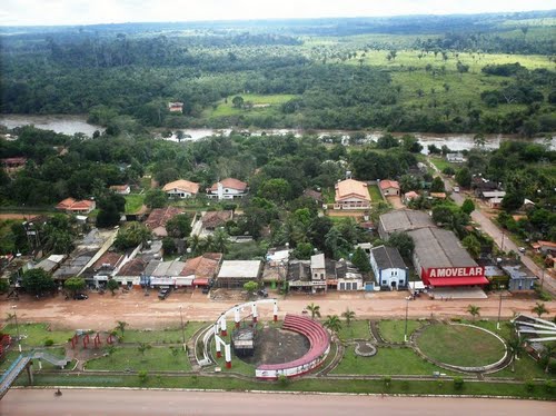 Vista aérea de Anapu, incluindo a Praça e um lado da cidade, aos fundos o Rio Anapu 