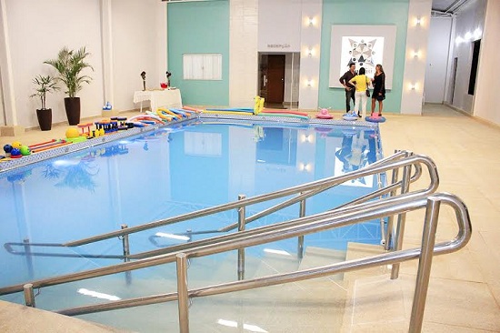 Imagem mostra um dos planos da piscina