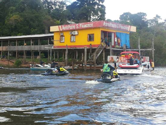 Posto de gasolina, em Baião, sem gasolina. Arriscamos tudo para chegar em Mocajuba, sem pane seco. Deu certo, no limite.