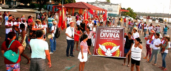 Caminhada do Divino Reuniu dezenas de pessoas na Praça São Felix na Velha Marabá