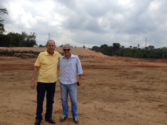 Gilberto Leite e Ítalo Ipojucan visitando obras da Mercúrio