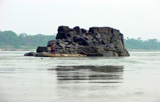 Imensa pedra, símbolo do Lourenção.