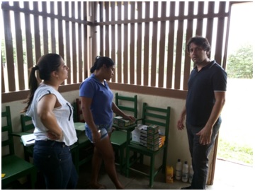 Entrega meterial escolar na Escola Nova Esperança