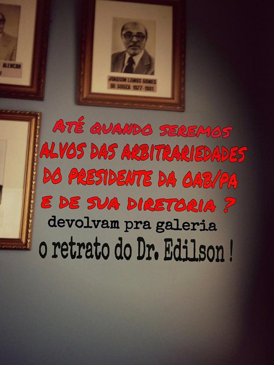 Extraída de redes sociais, a imagem mostra a revolta de militantes e eleitores de Edilson, pedindo a devolução da fotografia do ex-presidente para o lugar de origem.