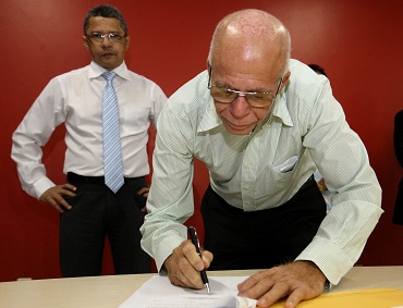 A Secretaria de Estado de Trabalho, Emprego e Renda (Seter) e mais 40 prefeituras de municípios do estado do Pará, assinaram na manhã desta quarta-feira, 26, um Termo de Cooperação Técnica. Na foto: Prefeito de Goianésia, João Gomes da Silva, o Russo FOTO: CLÁUDIO SANTOS/AG. PARÁ DATA: 26.02.2014 BELÉM - PARÁ