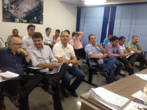 No auditório do gabinete do prefeito, empresários de Marabá acompanham apresentação da Havan