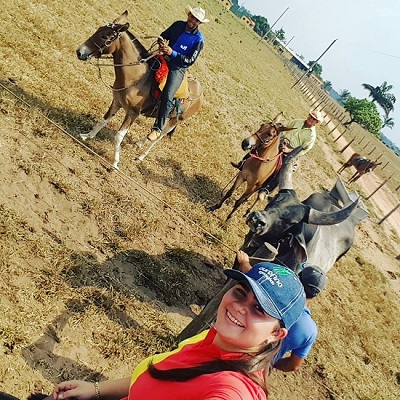 Karime, ajudando os negócios do pai em São Domingos, onde possui fazenda.