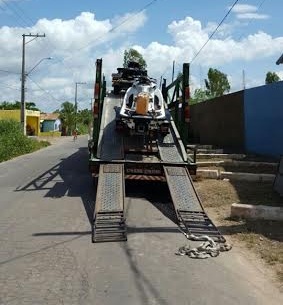 Equipamentos desembarcando na JC Náutica