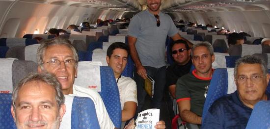 Alguns dos integrantes da viagem Marabá-Belém, no avião, em 2007.