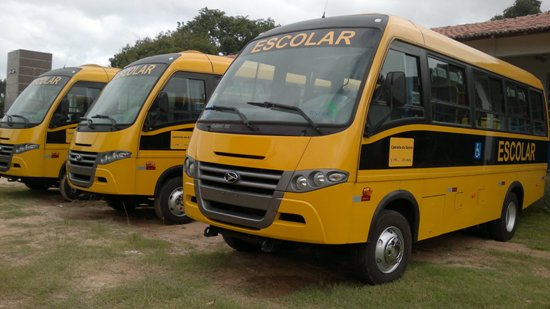 Micro-ônibus para auxiliar o transporte escolar
