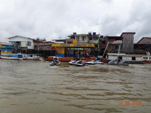 Reabastecendo na Vila de Maiuatá