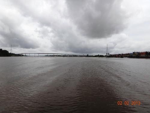 Próximo a ponte da cidade de Moju