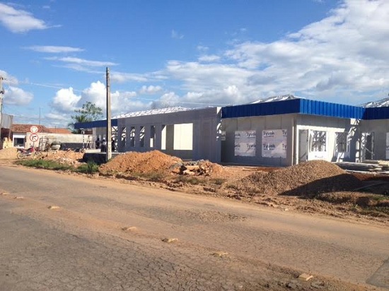 Ritmo acelerado construção da creche no bairro Santa Rosa.