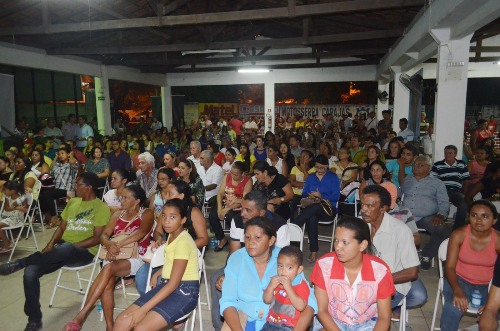 Militantes do PDT lotaram local onde foi formalizado apoio do partido à candidatura Chamon