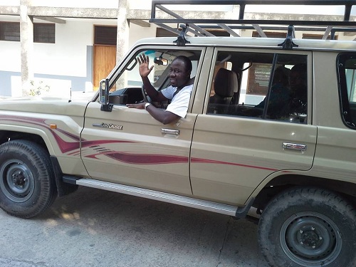 Padre César em seu trabalho religioso, no Congo.