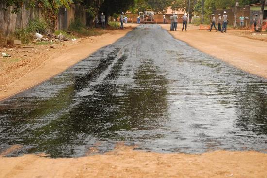 Ruas do bairro Agrópolis recebendo pavimentação