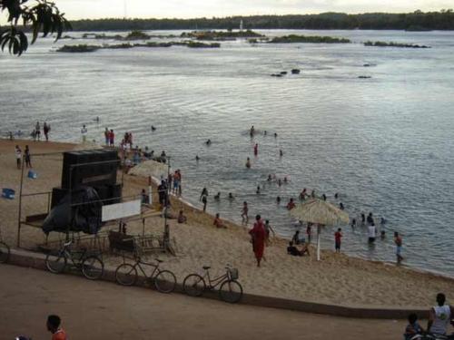 Uma nesga de praia, o que sobrou em Tocanrinópolis