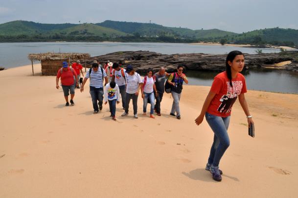Praias localizadas às margens do Rio Araguaia, que integram a área do parque, fizeram parte do roteiro dos estudantes