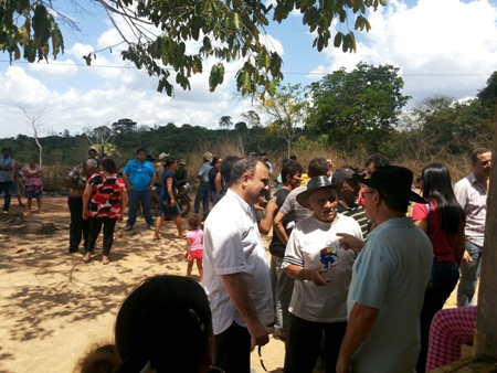 Comunidade recepciona prefeito