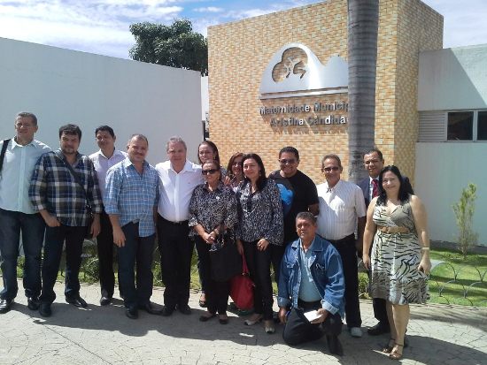 Prefeito e comitiva visitam hospital de Canedo.