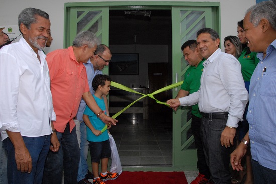 Prefeito inaugura Casa do Trabalhador