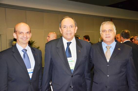  Ian Corrêa, Vice-presidente da SINOBRAS,com o Diretor de Sustentabilidade,Clayton Labes e Marco Polo de Melo Lopes, Presidente Executivo do IABr (centro)  - Foto Leandro Ferreira da Silva