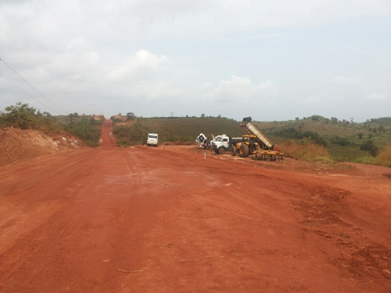 Máquinas da CCM começam a trabalhar pavimentação de 5 km da Transam