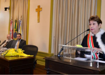 Juíza que ganha R$ 117 mil diz que limite a penduricalhos gera ‘escravidão’