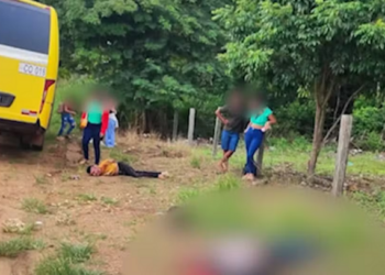 Passageiros reagem a assalto e matam suspeito em Água Azul